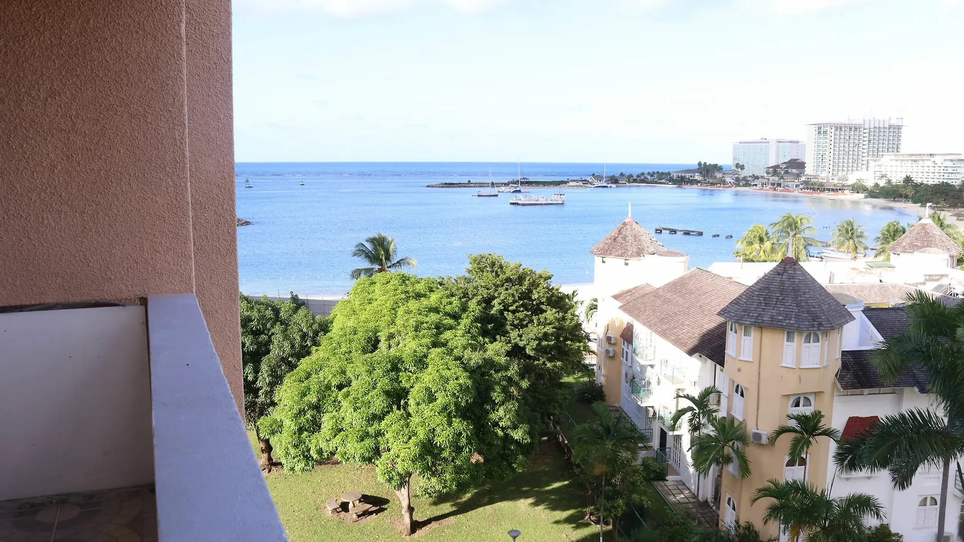 Beach Condo Suite At Turtle Towers Ocho Rios Appartement